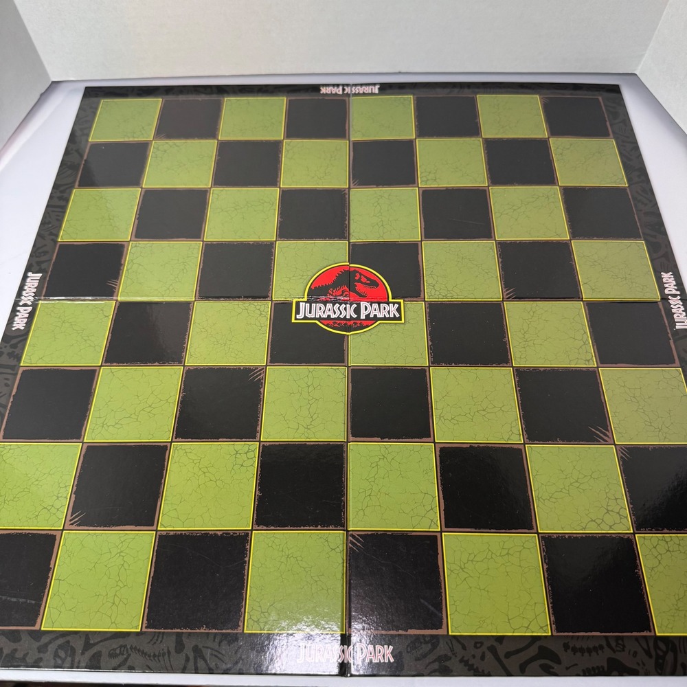 Jurassic Park Chess Set Noble Collection Dinosaur Board Game Ages 7+ COMPLETE - Picture 6 of 12